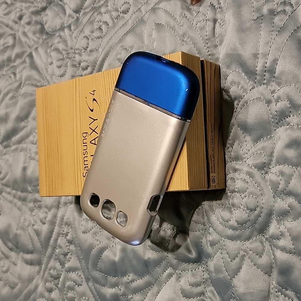 Body Glove Galaxy s4 phone case.